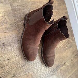 Men's Classic Brown Chukka Boots